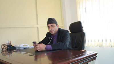 सुप्रबल जनसेवाश्री मानपदवीबाट अध्यक्ष लोचन कार्कीसहितका चिकित्सक विभूषित हुँदै
