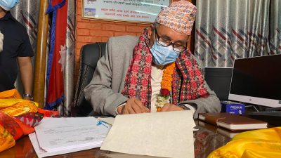 सरकारी अस्पतालको शौचालयमा स्वास्थ्यमन्त्री खापुङको ध्यान