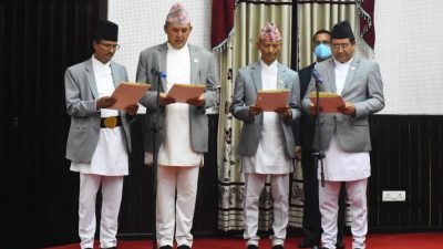 स्वास्थ्यमन्त्री खापुङसहित ४ मन्त्रीले सपथ लिए