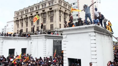 संकटमा श्रीलंकाका, राष्ट्रपति राजीनामा दिन तयार