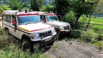 अर्घाखॉचीको पाणिनी गापामा थन्किएर बसेको एम्बुलेन्स